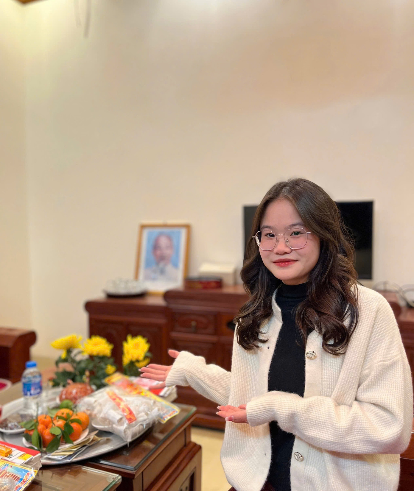 Hồng Anh sử dụng thịt gà còn thừa sau Tết để làm phở gà trộn. Hồng Anh sử dụng thịt gà còn thừa sau Tết để làm phở gà trộn.