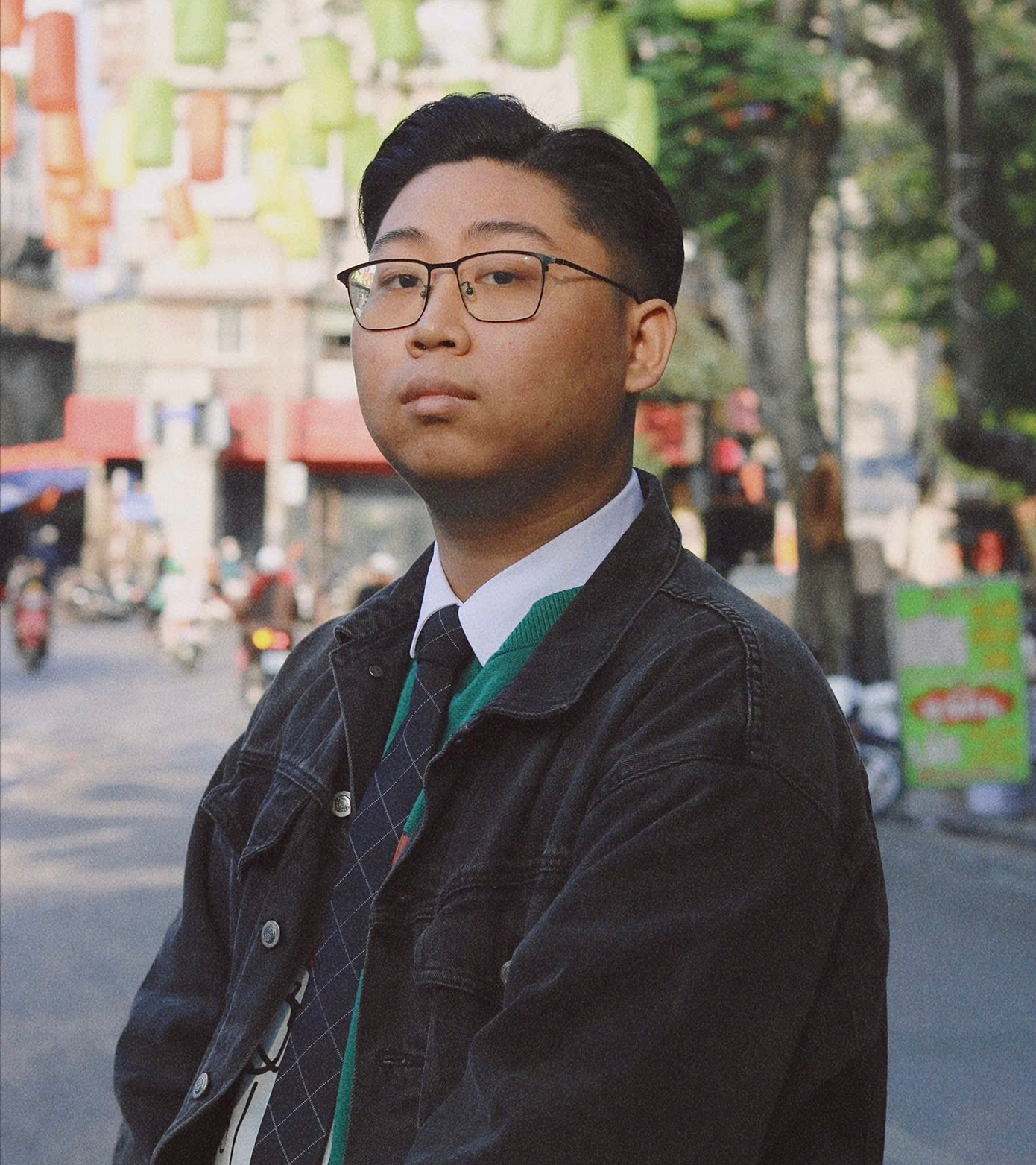 Đức Bách chia sẻ sự xúc động và tự hào sau khi trải nghiệm bộ phim "Địa Đạo". Đức Bách chia sẻ sự xúc động và tự hào sau khi trải nghiệm bộ phim "Địa Đạo".