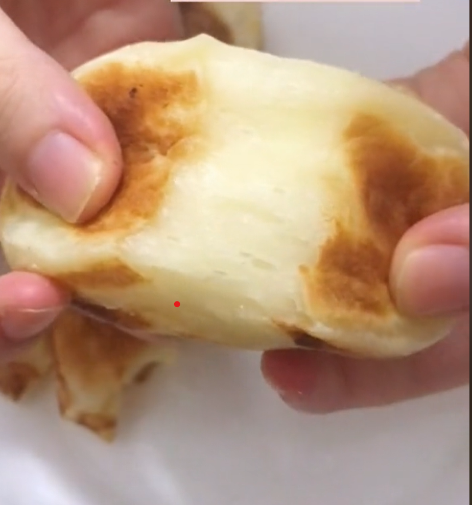 Mozzarella được biến tấu thành nhiều món như phô mai que, mochi phô mai. (Ảnh chụp màn hình) Mozzarella được biến tấu thành nhiều món như phô mai que, mochi phô mai. (Ảnh chụp màn hình)