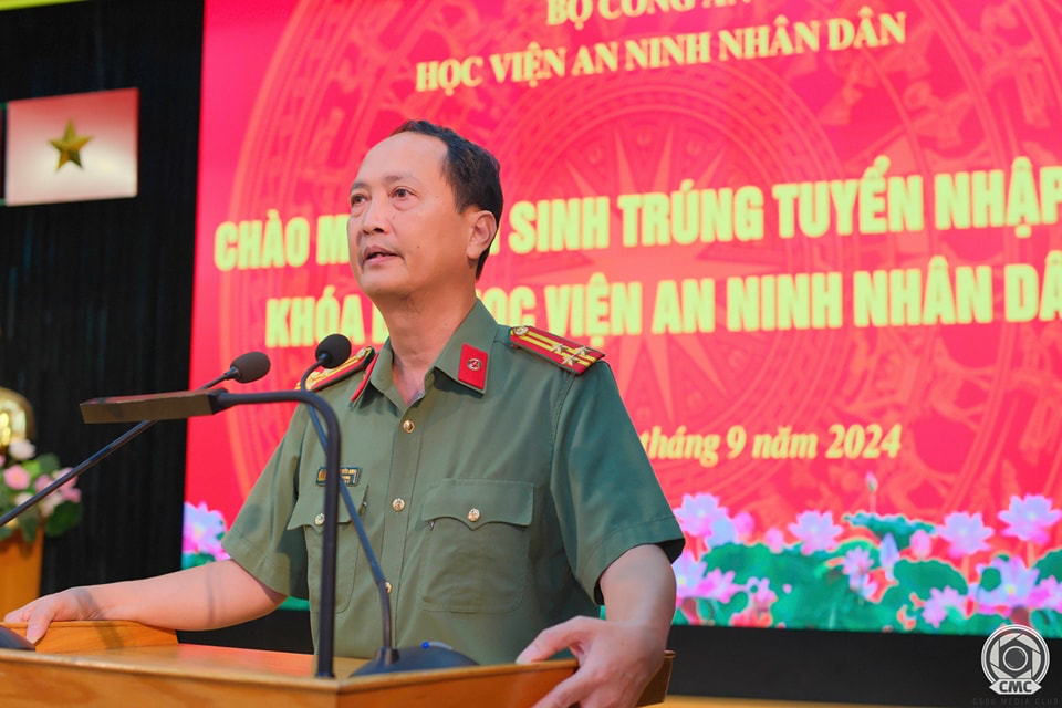 Đồng chí Thượng tá Nguyễn Hữu Anh phát biểu chỉ đạo trong buổi lễ.