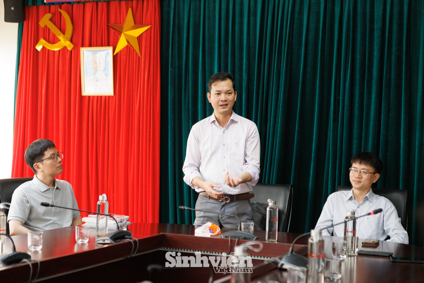 TS. Vũ Tuấn Anh đại diện Học viện Ngoại giao phát biểu. TS. Vũ Tuấn Anh đại diện Học viện Ngoại giao phát biểu.