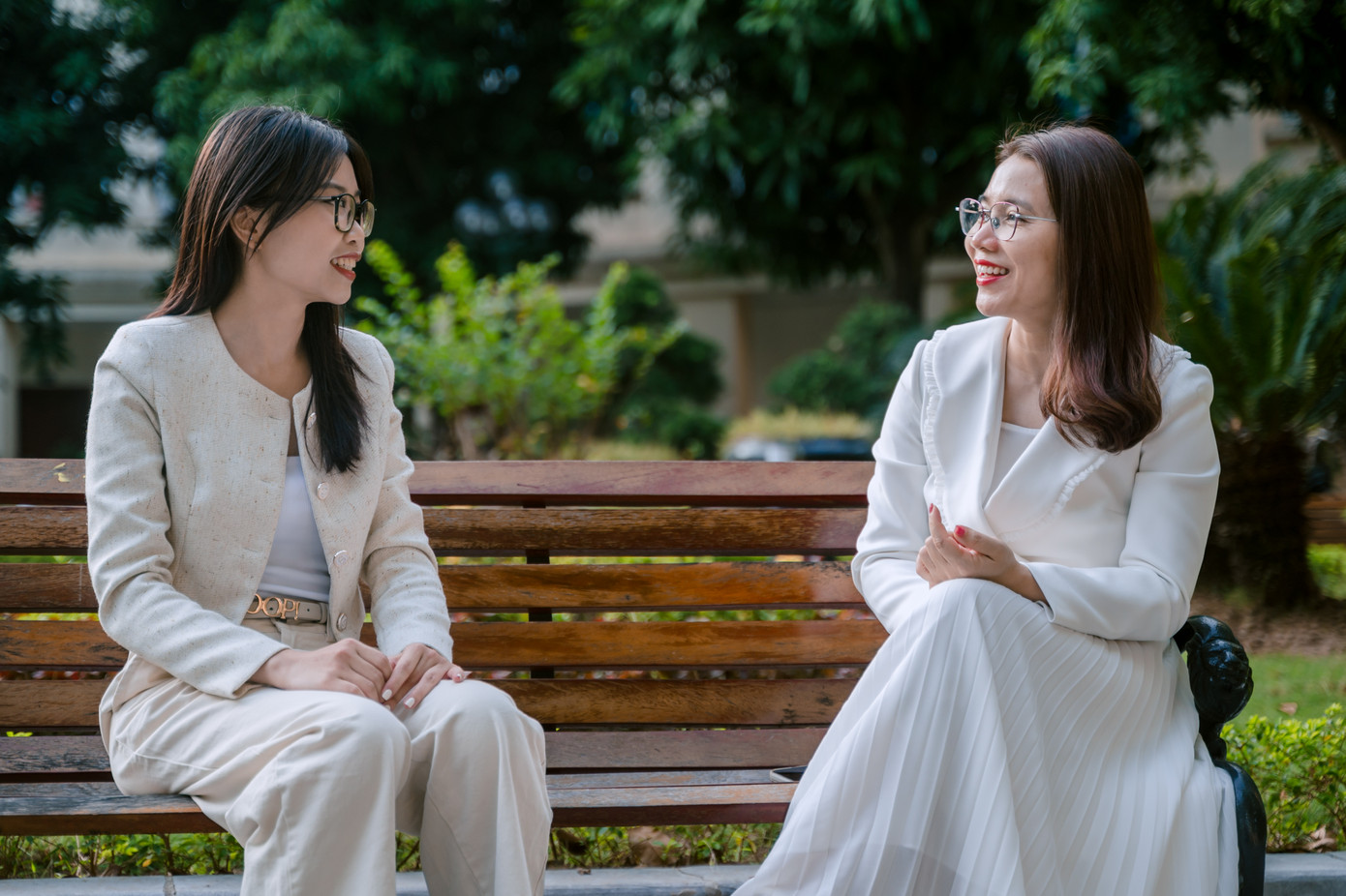 Khánh Huyền cho rằng, để xây dựng mối quan hệ tốt đẹp giữa giảng viên và sinh viên, cả hai phía đều cần có sự thấu hiểu và tôn trọng lẫn nhau. Khánh Huyền cho rằng, để xây dựng mối quan hệ tốt đẹp giữa giảng viên và sinh viên, cả hai phía đều cần có sự thấu hiểu và tôn trọng lẫn nhau.