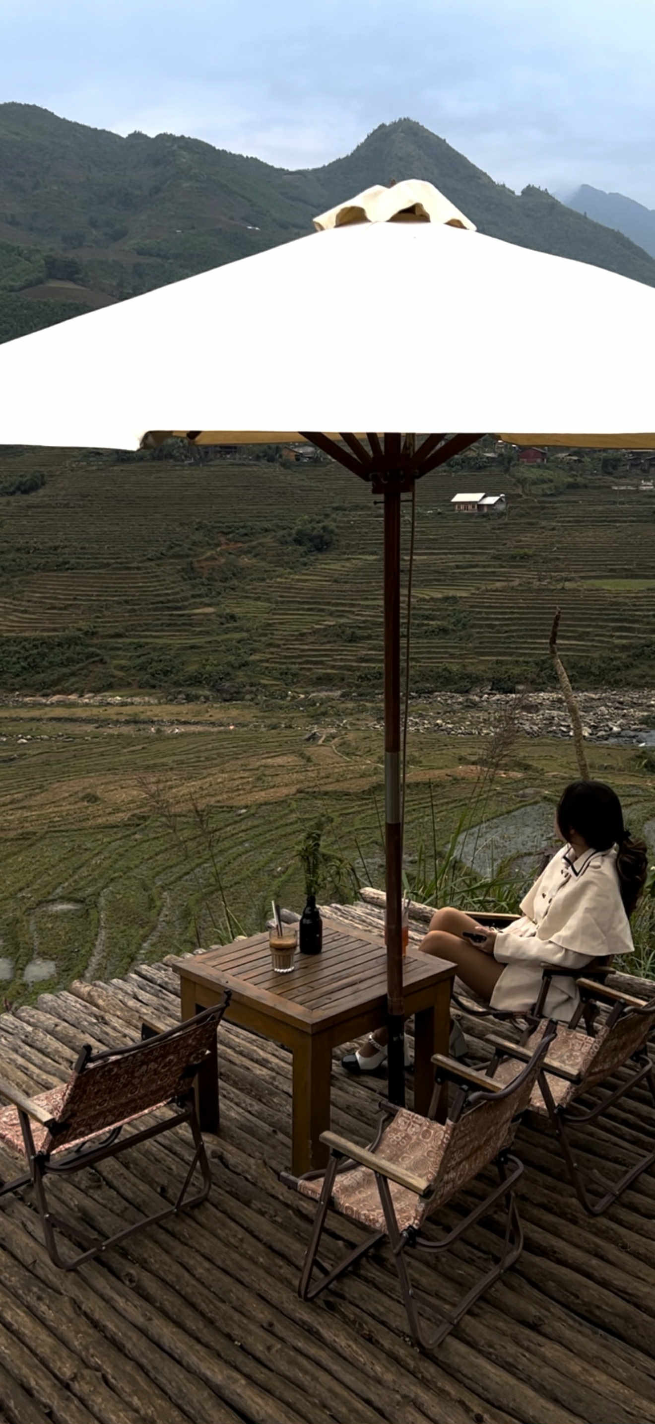 Thùy Linh đã từng bị cảm nắng trong một buổi team building cùng công ty. Thùy Linh đã từng bị cảm nắng trong một buổi team building cùng công ty.