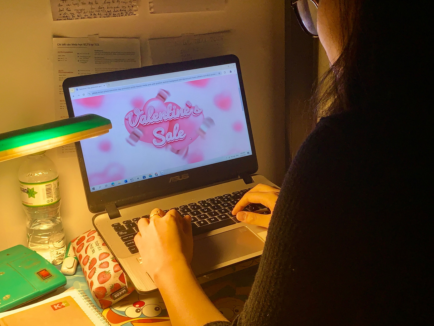 Nhiều người trẻ chủ động thích nghi, tận dụng lợi thế của AI. Nhiều người trẻ chủ động thích nghi, tận dụng lợi thế của AI.