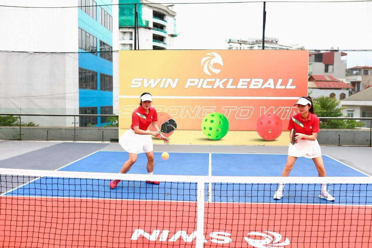 Pickleball hiện là môn thể thao &quot;hot&quot; nhất trong mùa hè 2024.