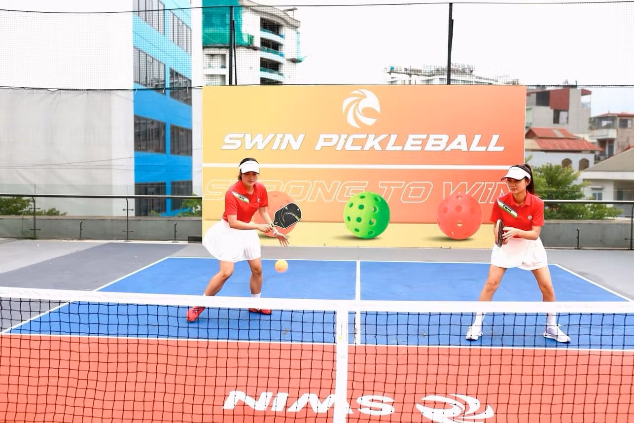 Pickleball hiện là môn thể thao "hot" nhất trong mùa hè 2024. Pickleball hiện là môn thể thao "hot" nhất trong mùa hè 2024.