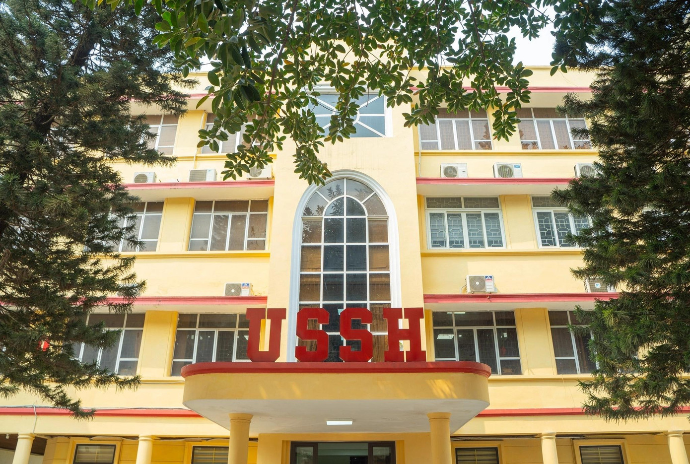 Trường Đại học Khoa học Xã hội và Nhân văn bỏ xét tuyển khối C00 ở 17 trong 28 ngành. (Ảnh: USSH)