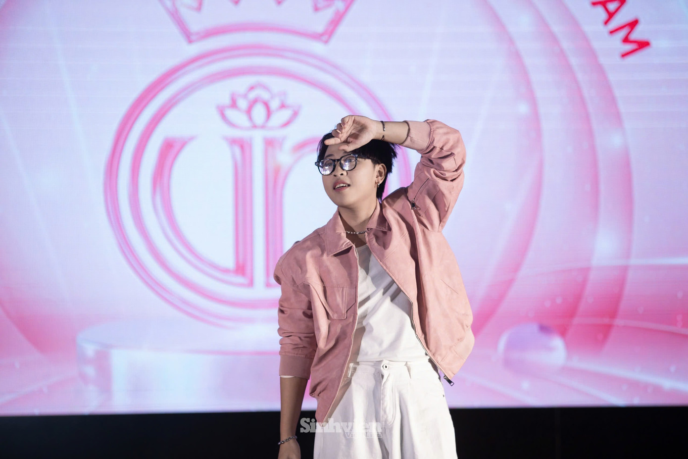 Kuun Đức Nam là nghệ sĩ trẻ tài năng có nhiều sản phẩm âm nhạc được các bạn trẻ yêu thích như: Tình cờ yêu em, Yêu nhau xong rồi, 5 tháng bên em,... Kuun Đức Nam là nghệ sĩ trẻ tài năng có nhiều sản phẩm âm nhạc được các bạn trẻ yêu thích như: Tình cờ yêu em, Yêu nhau xong rồi, 5 tháng bên em,...