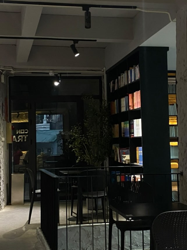 Quán cafe với không gian yên tĩnh để học.