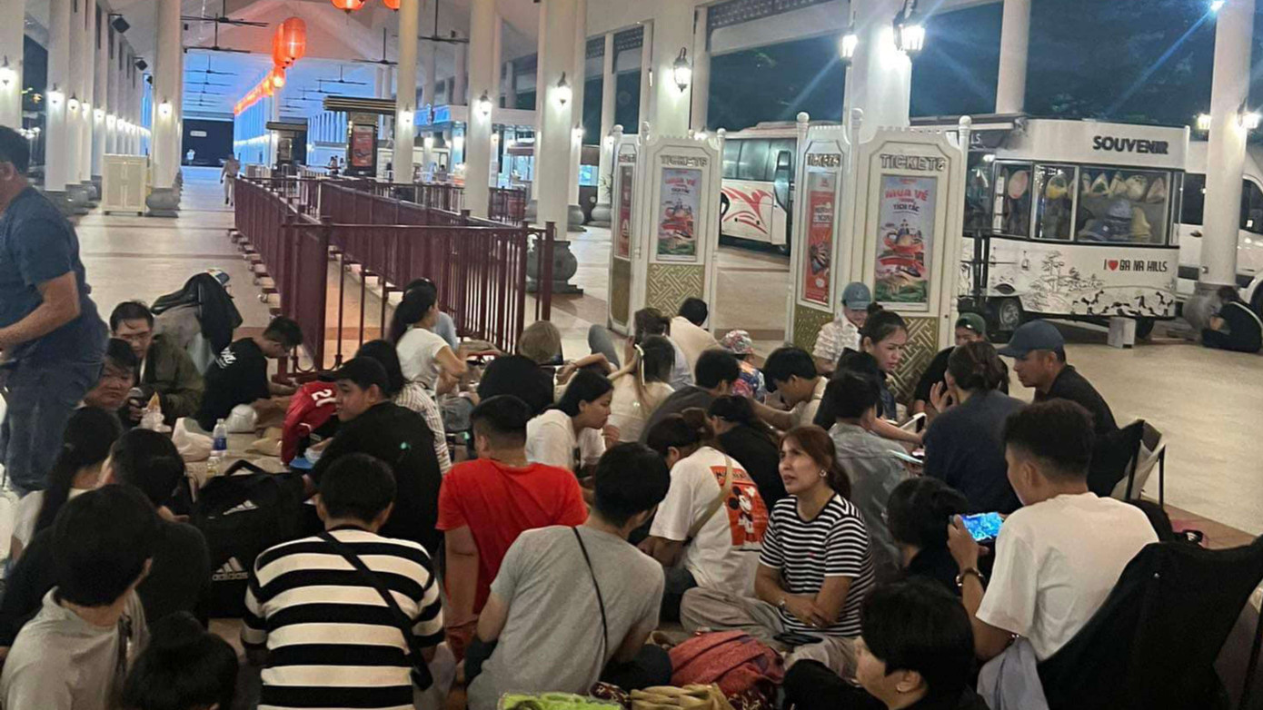 Hiện tượng bạn trẻ xếp hàng "săn" Crybaby là một biểu hiện điển hình của tâm lý FOMO (nỗi sợ bỏ lỡ) của người trẻ. (Ảnh: POPMART VN OFFICIAL GROUP) Hiện tượng bạn trẻ xếp hàng "săn" Crybaby là một biểu hiện điển hình của tâm lý FOMO (nỗi sợ bỏ lỡ) của người trẻ. (Ảnh: POPMART VN OFFICIAL GROUP)