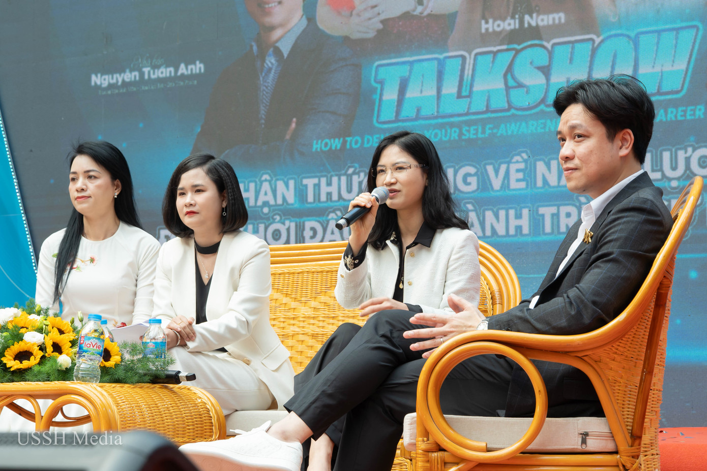 Những chia sẻ bổ ích từ các diễn giả tham gia talkshow. Những chia sẻ bổ ích từ các diễn giả tham gia talkshow.