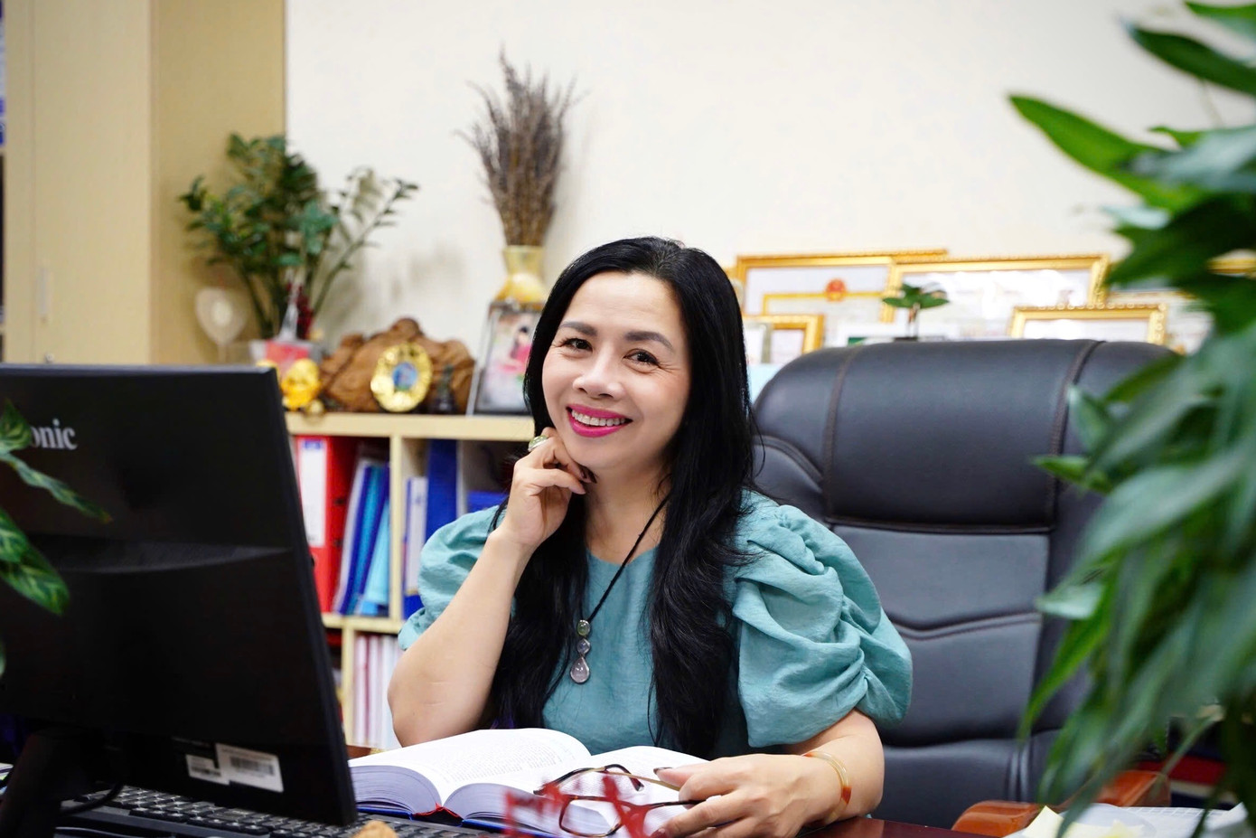 Tiến sĩ Trần Kim Liễu hiện đang là giảng viên và cán bộ quản lý tại trường Đại học Luật Hà Nội. Tiến sĩ Trần Kim Liễu hiện đang là giảng viên và cán bộ quản lý tại trường Đại học Luật Hà Nội.