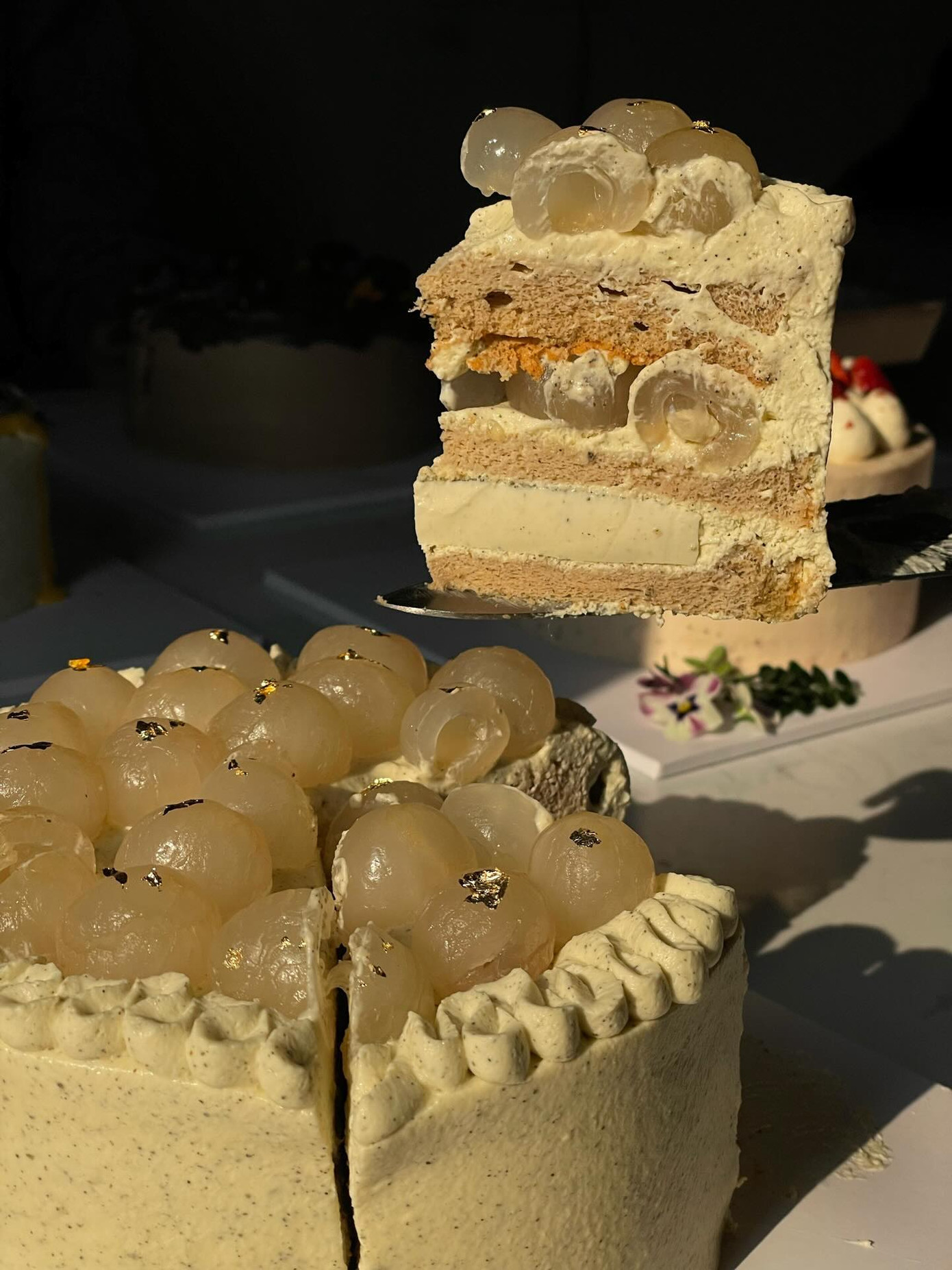 Bánh ô long nhài nhãn cũng là món bánh sinh nhật ưa thích của nhiều Gen Z. (Ảnh: @quanhta) Bánh ô long nhài nhãn cũng là món bánh sinh nhật ưa thích của nhiều Gen Z. (Ảnh: @quanhta)