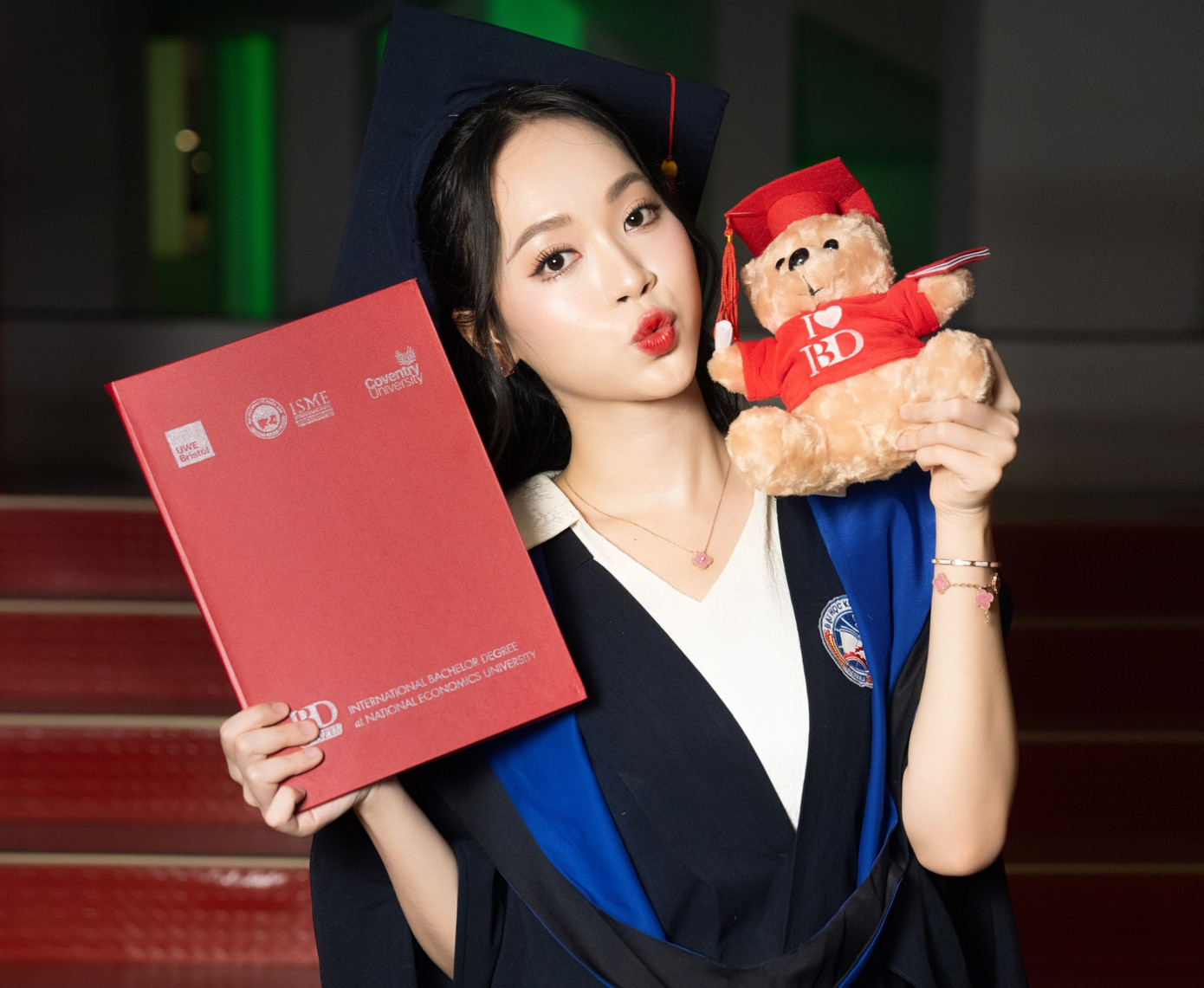 Á hậu 1 Hoa hậu Việt Nam 2022 Trịnh Thùy Linh vừa tốt nghiệp thủ khoa ngành Kinh doanh và Marketing thuộc Viện Đào tạo Quốc tế, Trường ĐH Kinh tế Quốc dân. (Ảnh: NEU) Á hậu 1 Hoa hậu Việt Nam 2022 Trịnh Thùy Linh vừa tốt nghiệp thủ khoa ngành Kinh doanh và Marketing thuộc Viện Đào tạo Quốc tế, Trường ĐH Kinh tế Quốc dân. (Ảnh: NEU)