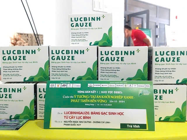 Băng gạc từ lục bình có công dụng hút dịch, tạo gel, độ ẩm, bảo vệ và làm lành vết thương.