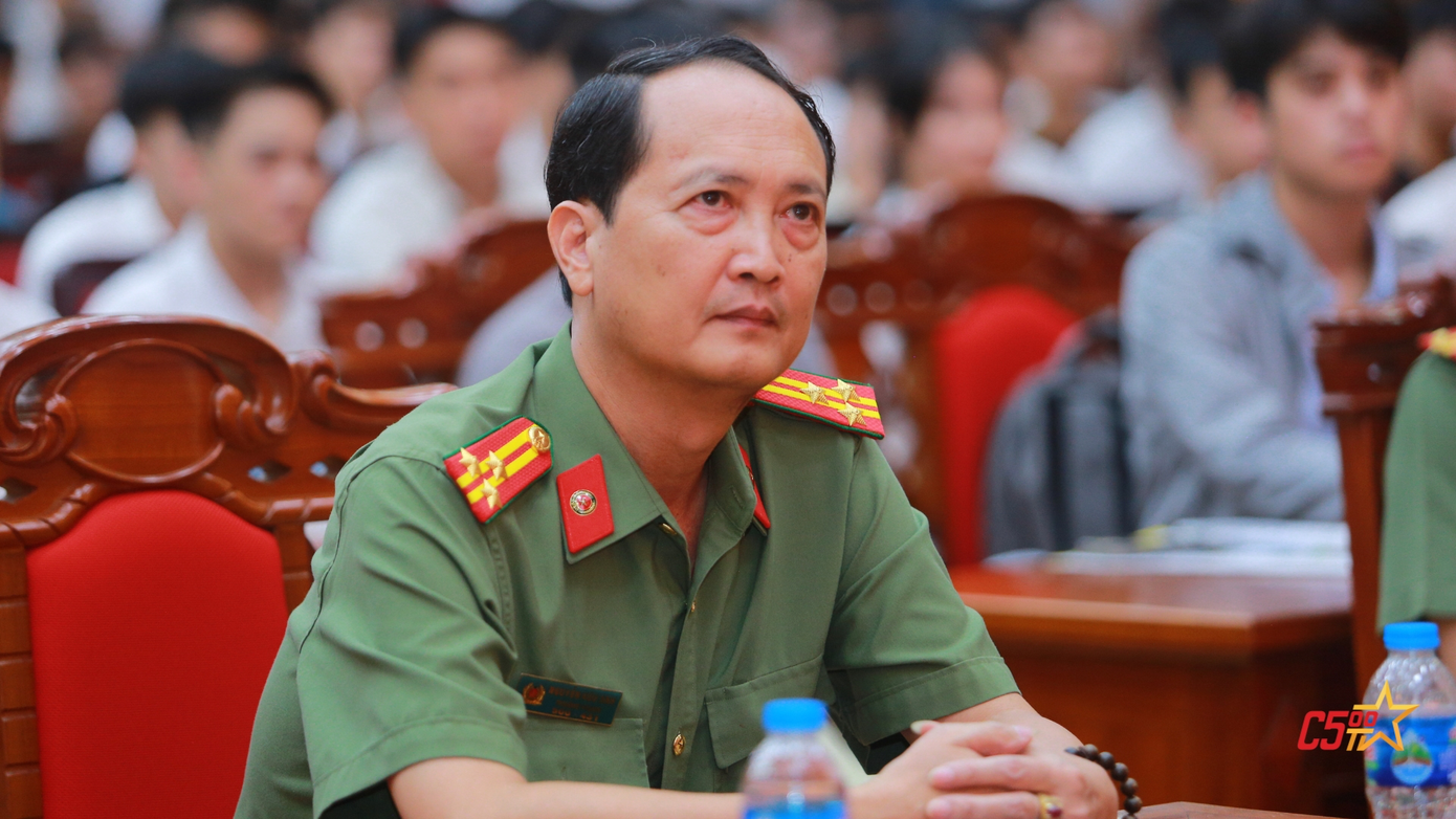 Lãnh đạo và các cán bộ quản lí của Học viện tham dự buổi lễ nhập học khóa mới năm học 2024-2025.