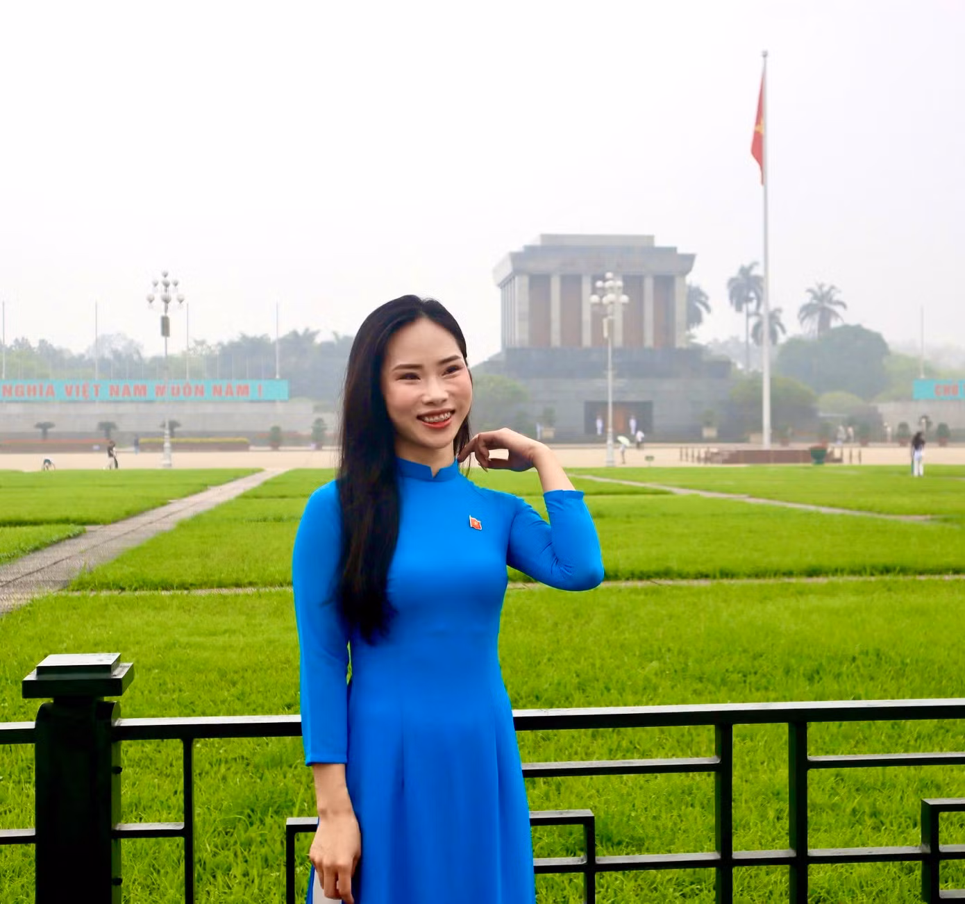 Huế thướt tha trong tà áo dài, hướng tới Đại lễ 30/4. Huế thướt tha trong tà áo dài, hướng tới Đại lễ 30/4.