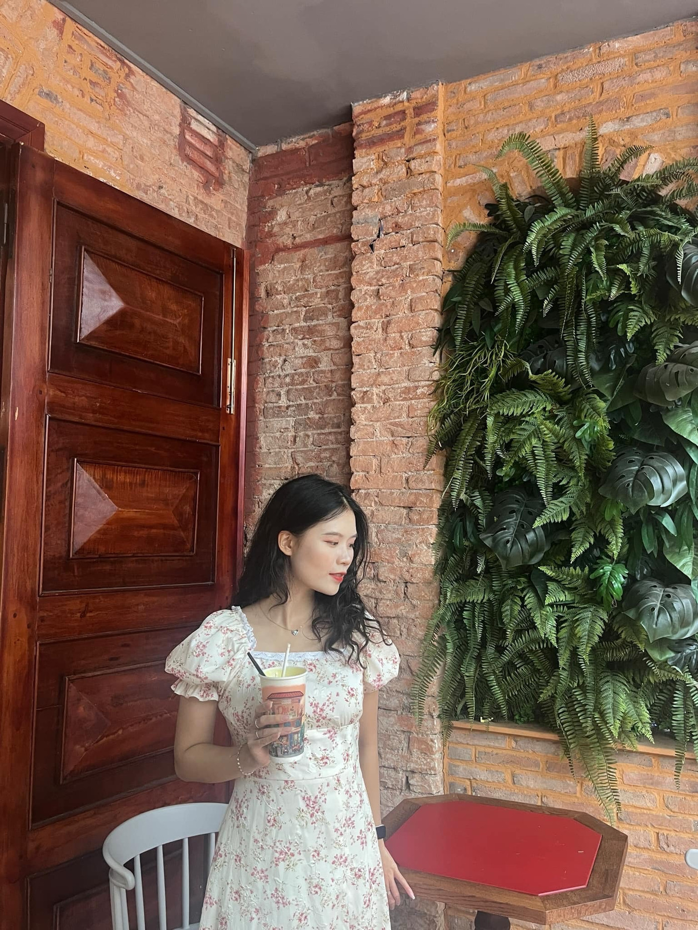 Hương Giang cho biết những dịp đặc biệt như sinh nhật hoặc các dịp lễ quan trọng, nhóm bạn của cô nàng thường không áp dụng việc chia tiền. (Ảnh: NVCC)