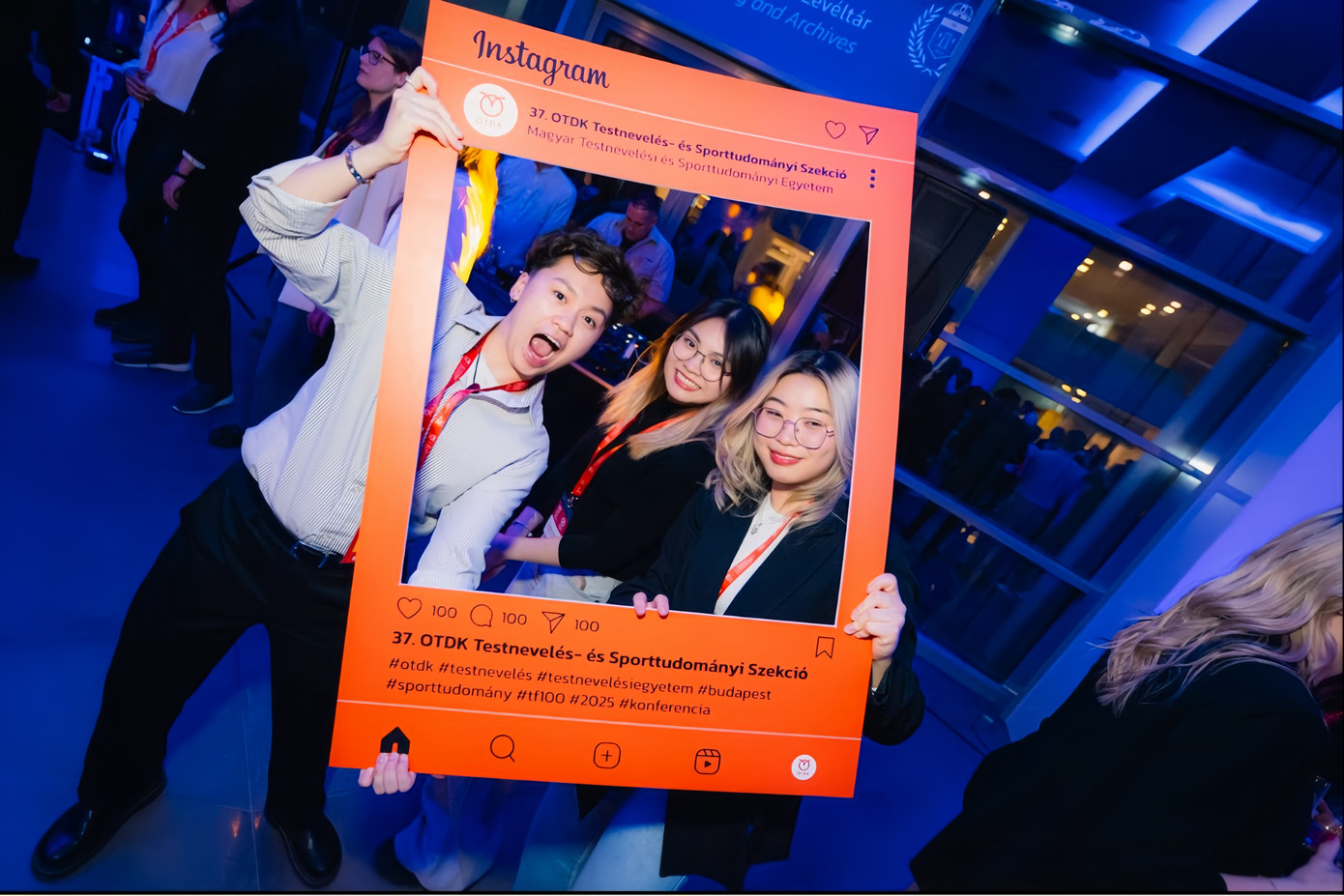 Bộ ba: Xuân Ngọc, Anh Thư, Thu Trang tại bữa tiệc sau khi xuất sắc nhận giải thưởng lớn tại OTDK. Bộ ba: Xuân Ngọc, Anh Thư, Thu Trang tại bữa tiệc sau khi xuất sắc nhận giải thưởng lớn tại OTDK.