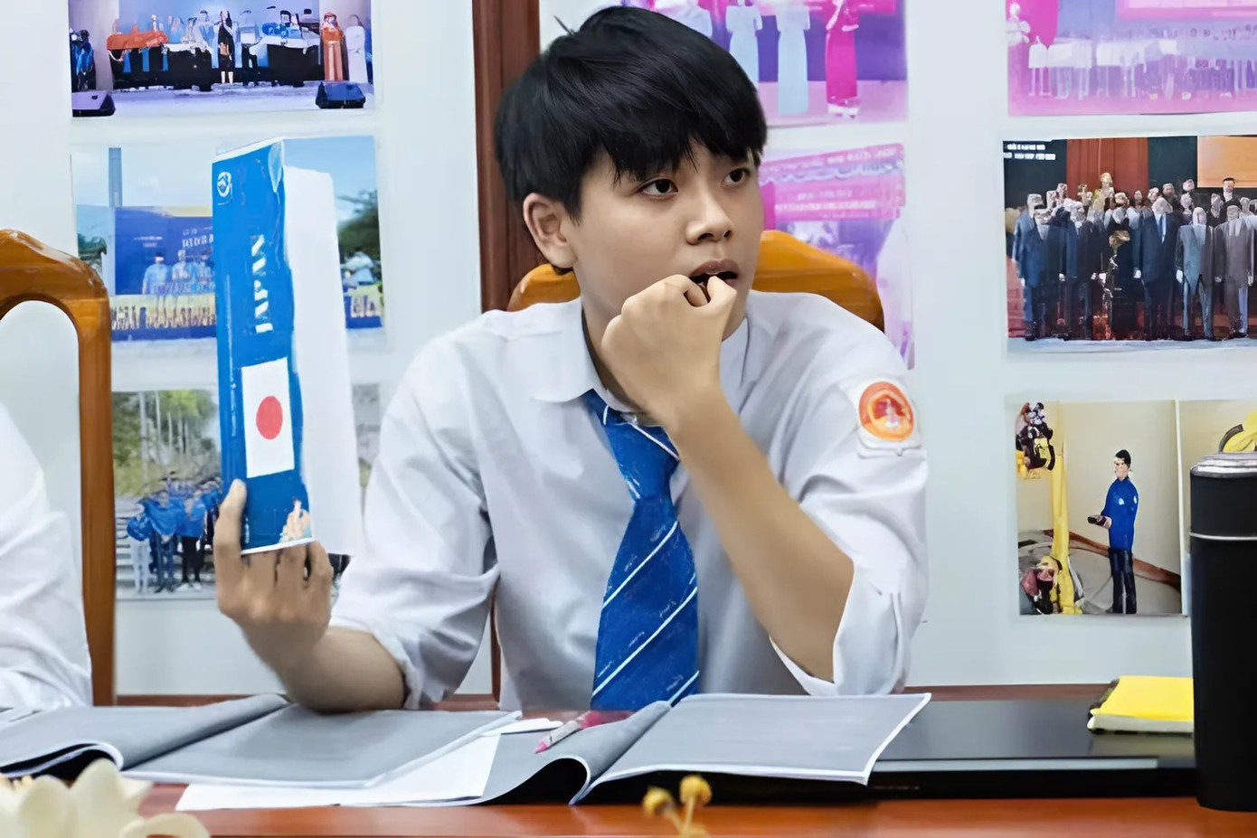 Mạnh Quân tại cuộc họp giả định của TQ Mun (Tuyên Quang Mun - Hội nghị giả định Liên Hợp Quốc tại Tuyên Quang).