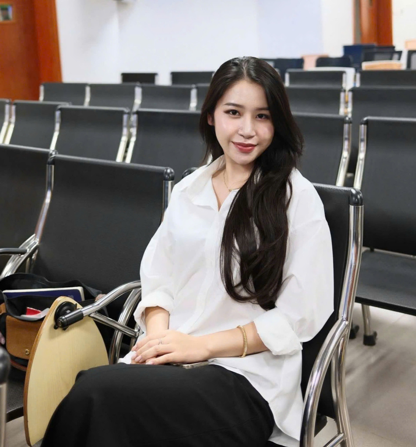 Khánh Huyền cho rằng việc sử dụng phương tiện giao thông công cộng không chỉ giúp giảm thiểu ô nhiễm môi trường mà còn giúp thúc đẩy phát triển lối sống xanh, lối sống bền vững.