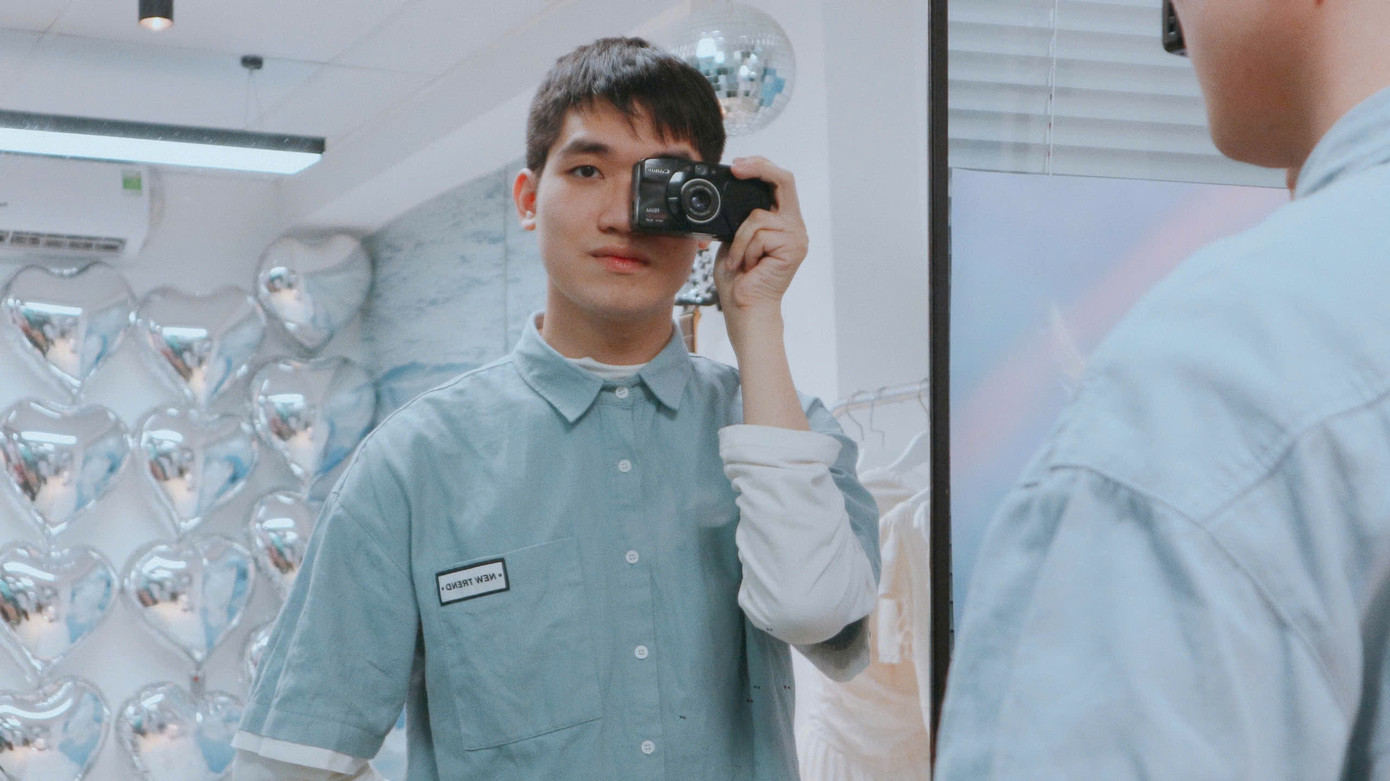 Trung Dũng chọn lưu giữ những khoảnh khắc đẹp dành cho những người phụ nữ thân thương nhân dịp 20/10.