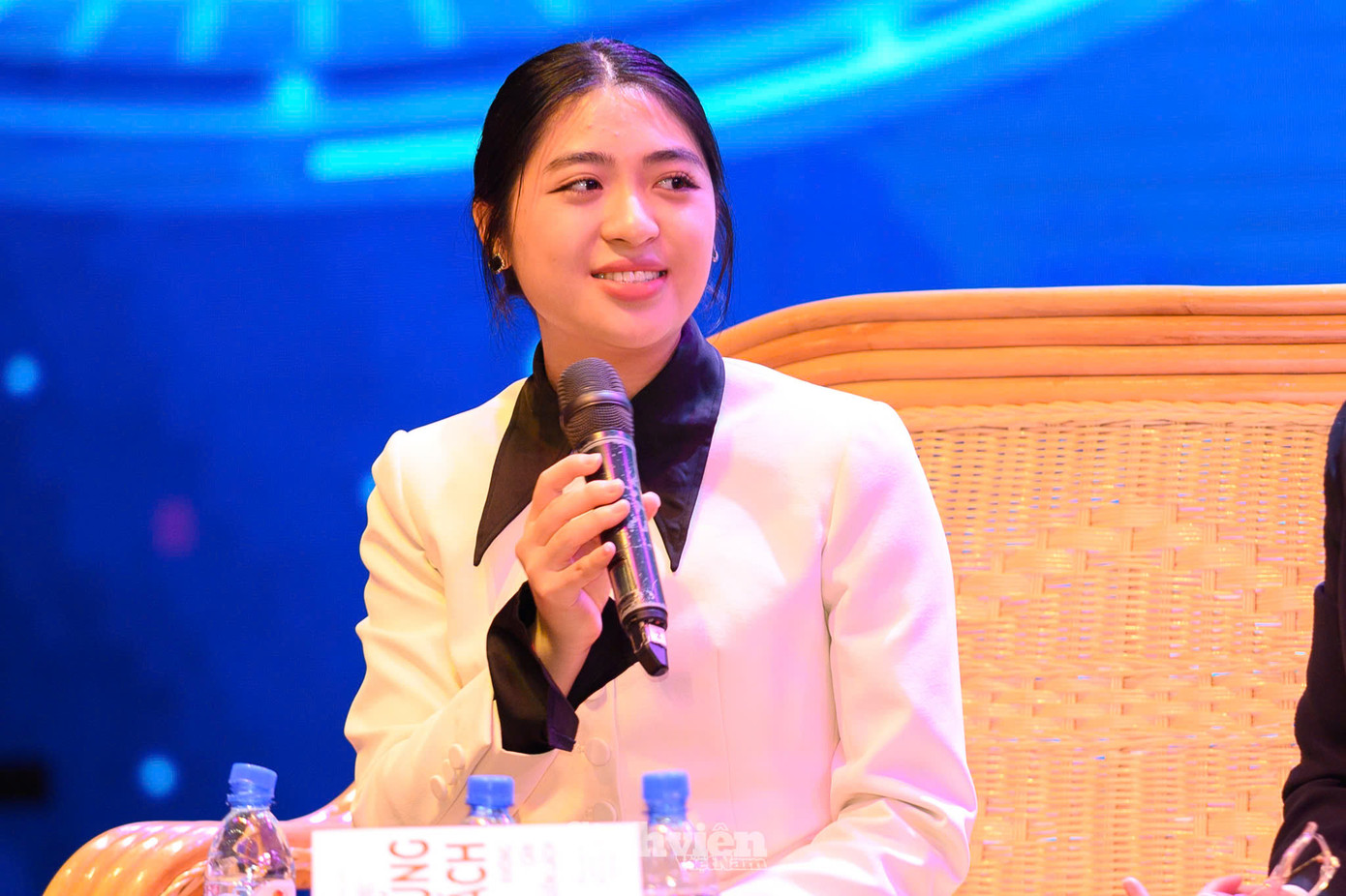 Nguyễn Thị Mỹ Chung, cô nàng đa tài sở hữu 2 học bổng toàn phần tại Canada, 1 start-up mảng làm đẹp, đồng thời là ứng viên nhận 6 đèn xanh, 2 cơ hội vàng trong chương trình "Cơ hội cho ai".