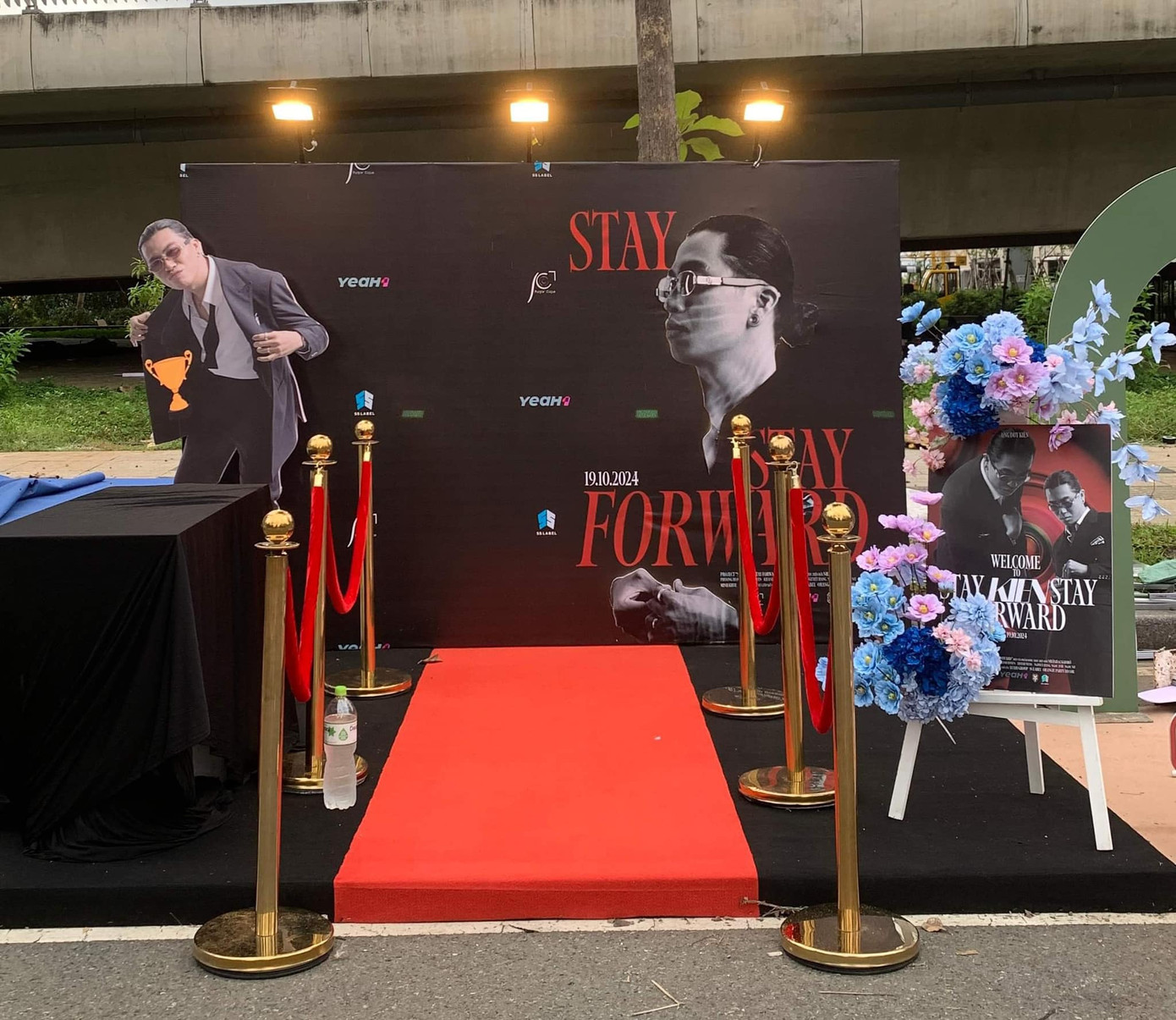 Photobooth cực kì đầu tư của FC Kiên Ứng trước thềm concert Anh Trai Vượt Ngàn Chông Gai. (Ảnh: Fanpage Phan Cắp Kiên Ứng Nhánh 63448Bờ)