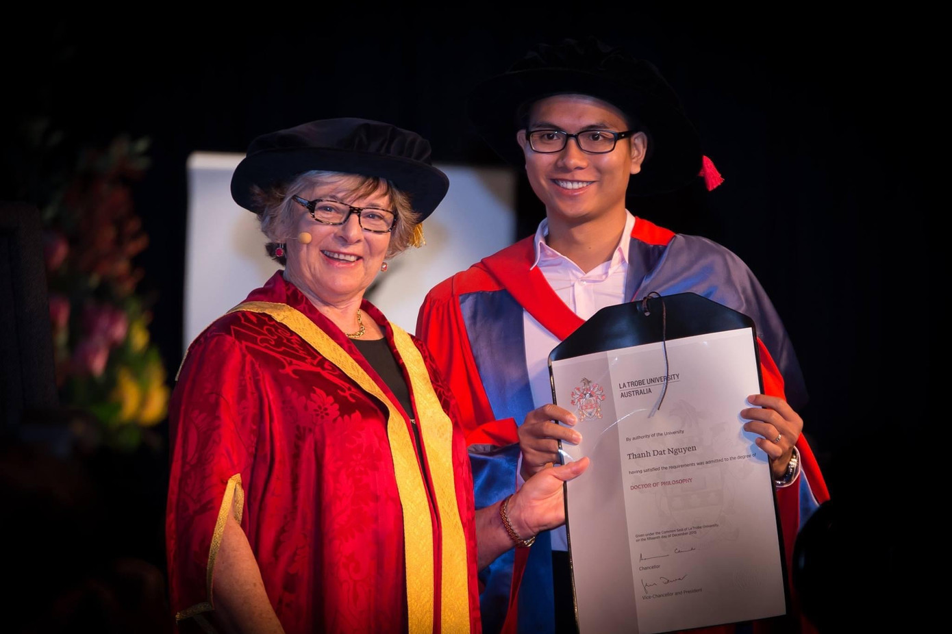 PGS.TS Nguyễn Thành Đạt nhận bằng tốt nghiệp Tiến sĩ tại Australia. PGS.TS Nguyễn Thành Đạt nhận bằng tốt nghiệp Tiến sĩ tại Australia.