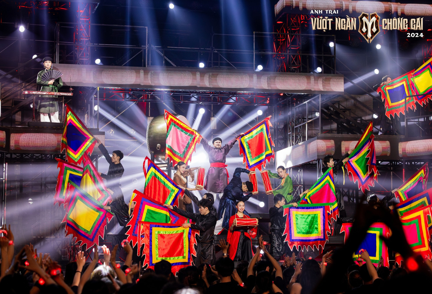 Những giá trị văn hóa truyền thống được gửi gắm vào từng tiết mục chính là điểm mạnh của Anh Trai Vượt Ngàn Chông Gai. (Nguồn: Fanpage Anh Trai Vượt Ngàn Chông Gai) Những giá trị văn hóa truyền thống được gửi gắm vào từng tiết mục chính là điểm mạnh của Anh Trai Vượt Ngàn Chông Gai. (Nguồn: Fanpage Anh Trai Vượt Ngàn Chông Gai)