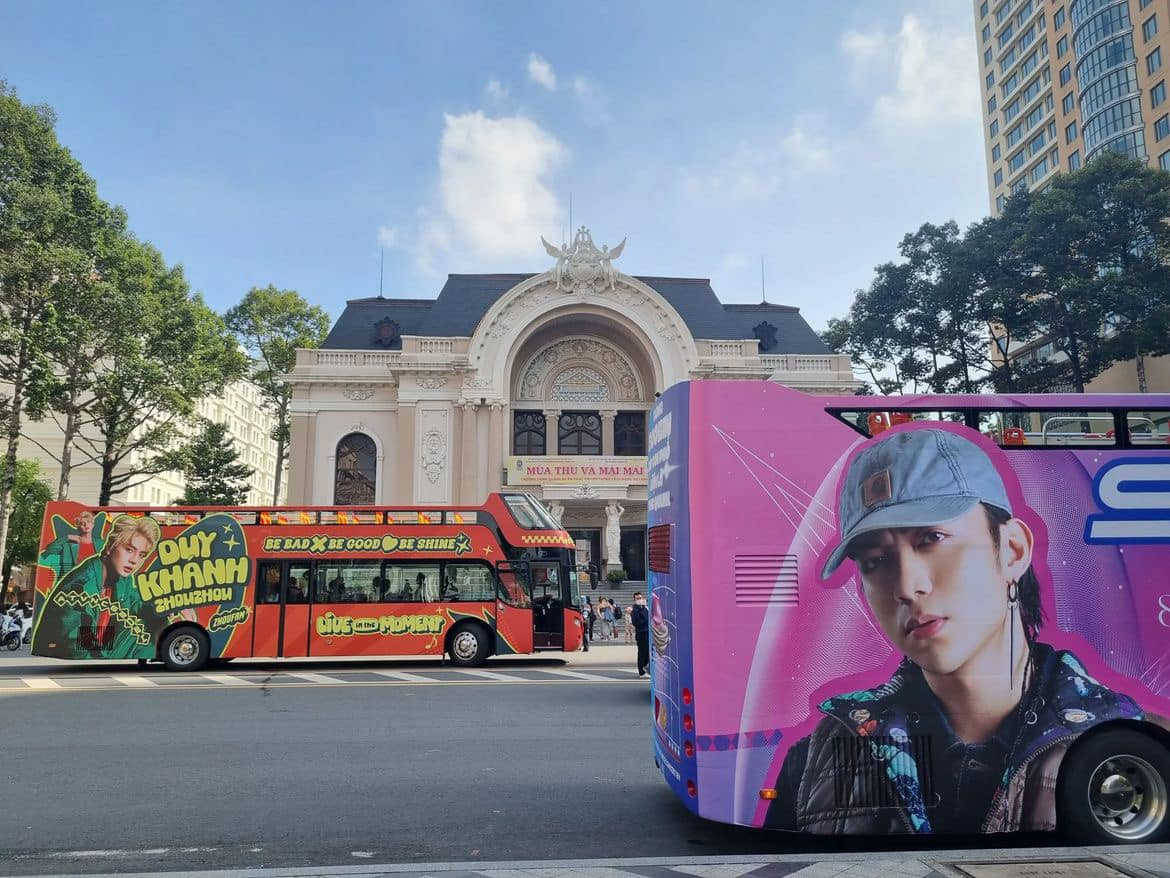 Fan 2 "anh tài" SOOBIN, Duy Khánh quảng bá idol bằng xe buýt 2 tầng.