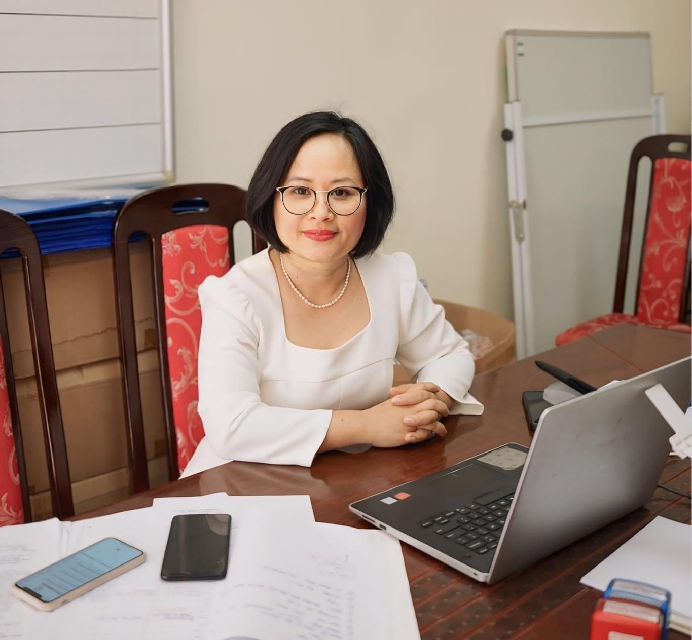 TS. Nguyễn Thị Tuyết Minh chia sẻ về những sai lầm phổ biến trong tình yêu của sinh viên, cách khắc phục và những nguyên tắc cơ bản để xây dựng mối quan hệ tình cảm lành mạnh. TS. Nguyễn Thị Tuyết Minh chia sẻ về những sai lầm phổ biến trong tình yêu của sinh viên, cách khắc phục và những nguyên tắc cơ bản để xây dựng mối quan hệ tình cảm lành mạnh.