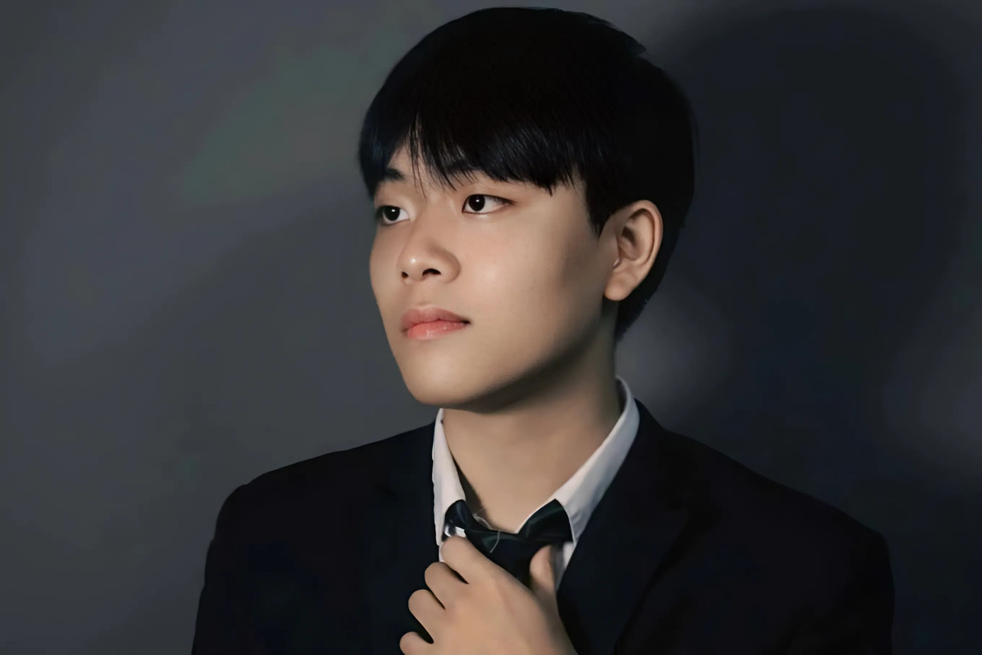 Hoàng Mạnh Quân hiện đang là học sinh lớp 12 chuyên Anh tại Trường THPT chuyên Tuyên Quang.