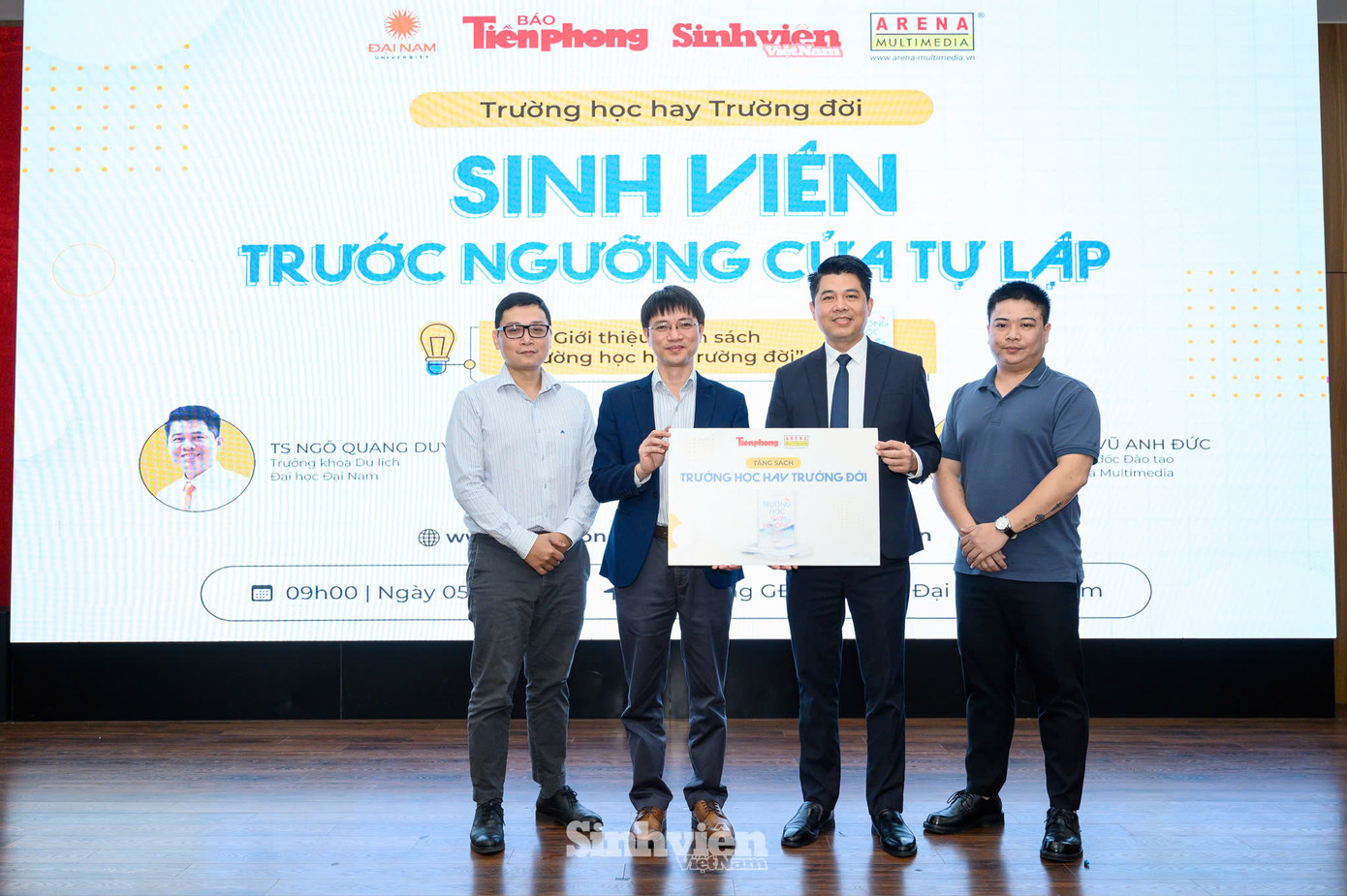 Đại diện Báo Tiền Phong và Hệ thống Đào tạo Thiết kế, Kỹ xảo 3D & Game - Arena Multimedia trao tặng 100 cuốn sách "Trường học hay Trường đời" bản in năm 2024 cho Trường Đại học Đại Nam. Đại diện Báo Tiền Phong và Hệ thống Đào tạo Thiết kế, Kỹ xảo 3D & Game - Arena Multimedia trao tặng 100 cuốn sách "Trường học hay Trường đời" bản in năm 2024 cho Trường Đại học Đại Nam.