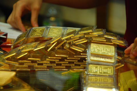 Nhiều ngân hàng tại TP HCM vẫn chưa thể tất toán trạng thái dư nợ cho vay bằng vàng. Nhiều ngân hàng tại TP HCM vẫn chưa thể tất toán trạng thái dư nợ cho vay bằng vàng