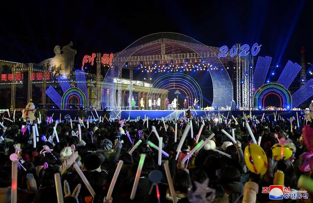 Việt Nam bước sang năm mới 2021 ảnh 10