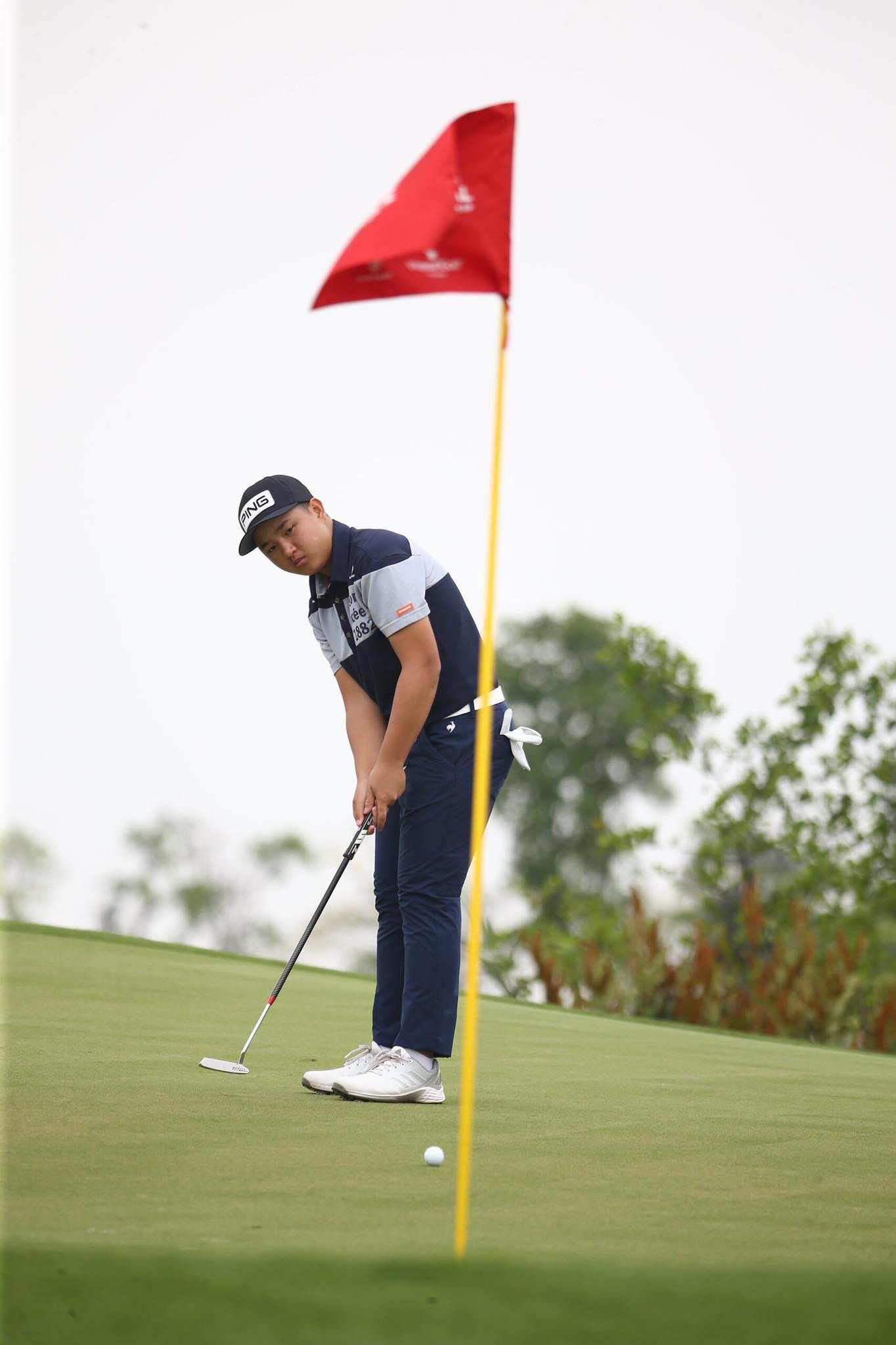 Chức vô địch đến với Anh Minh vô cùng xứng đáng khi golfer trẻ này liên tục dẫn đầu ở các vòng đấu.