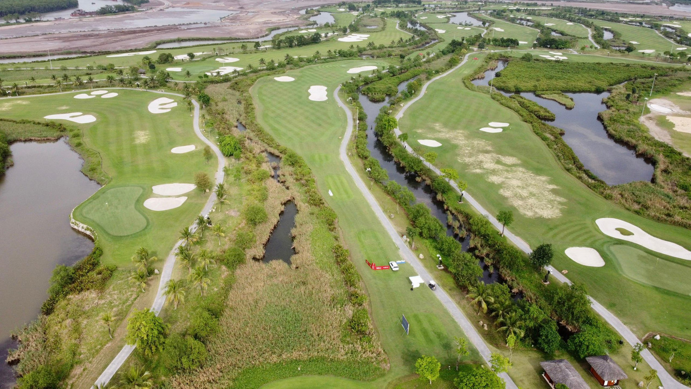 Các golfer, không phân biệt chuyên nghiệp hay nghiệp dư, sẽ cùng nhau tranh tài qua 4 vòng đấu để tìm ra người chơi xuất sắc nhất Việt Nam ở thời điểm hiện tại.