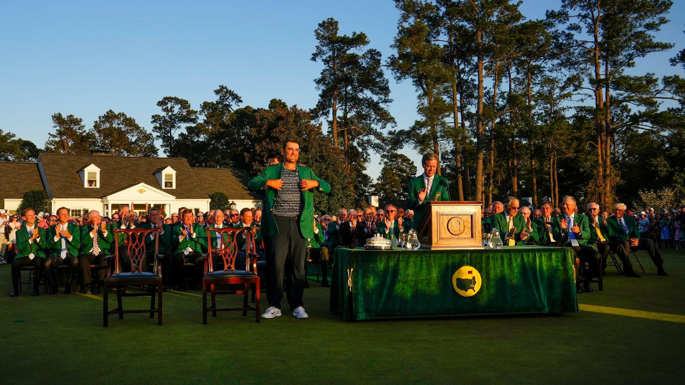 Scottie Scheffler khoác chiếc áo Green Jacket danh giá của Augusta National