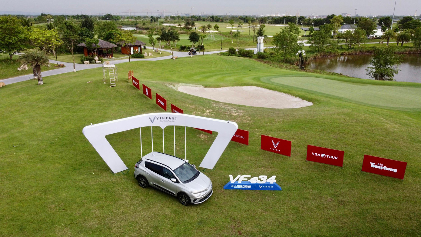 Được thiết kế và vận hành bởi công ty IMG WorldWide, Vinpearl Golf Hải Phòng xây dựng trên khu đầm lầy với quy mô 36 hố với 2 sân golf riêng biệt: 18 hố sân Hồ (Lake Course) và 18 hố sân Đầm lầy (Marsh Course).