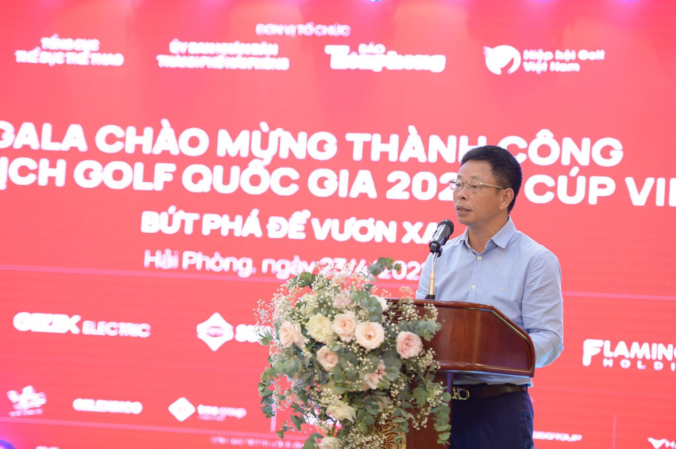 Ông Phùng Công Sưởng - Phó Tổng Biên tập báo Tiền Phong, Phó Trưởng ban Thường trực Ban tổ chức giải phát biểu tại buổi lễ.