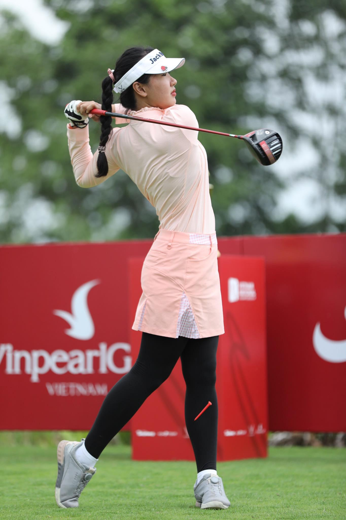 Tuyển thủ SEA Games Phạm Thị Yến Vi đánh 73 gậy vòng cuối, thành tích tốt nhất trong 4 ngày thi đấu. Cô xếp vị trí thứ 3 chung cuộc với tổng điểm +12.