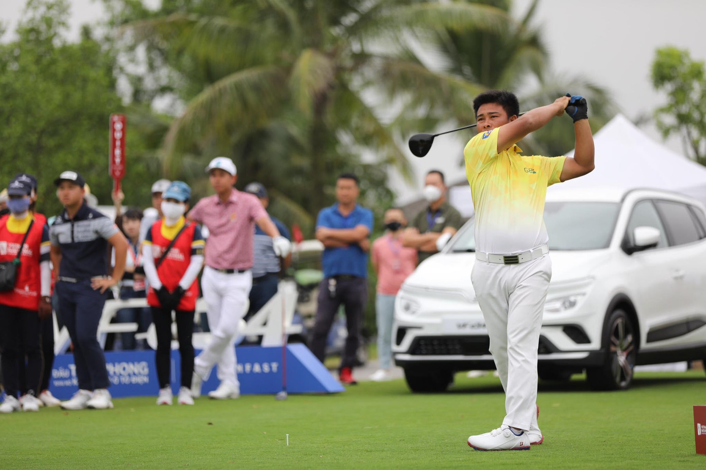 Đỗ Quang Khánh liên tục bám đuổi Anh Minh ở các vòng đấu.