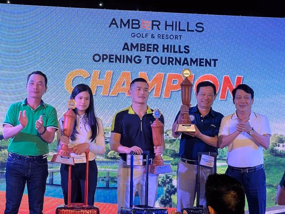 Gia Hân giành giải Nhất bảng nữ Amber Hills-Opening Tournament Gia Hân giành giải Nhất bảng nữ Amber Hills-Opening Tournament
