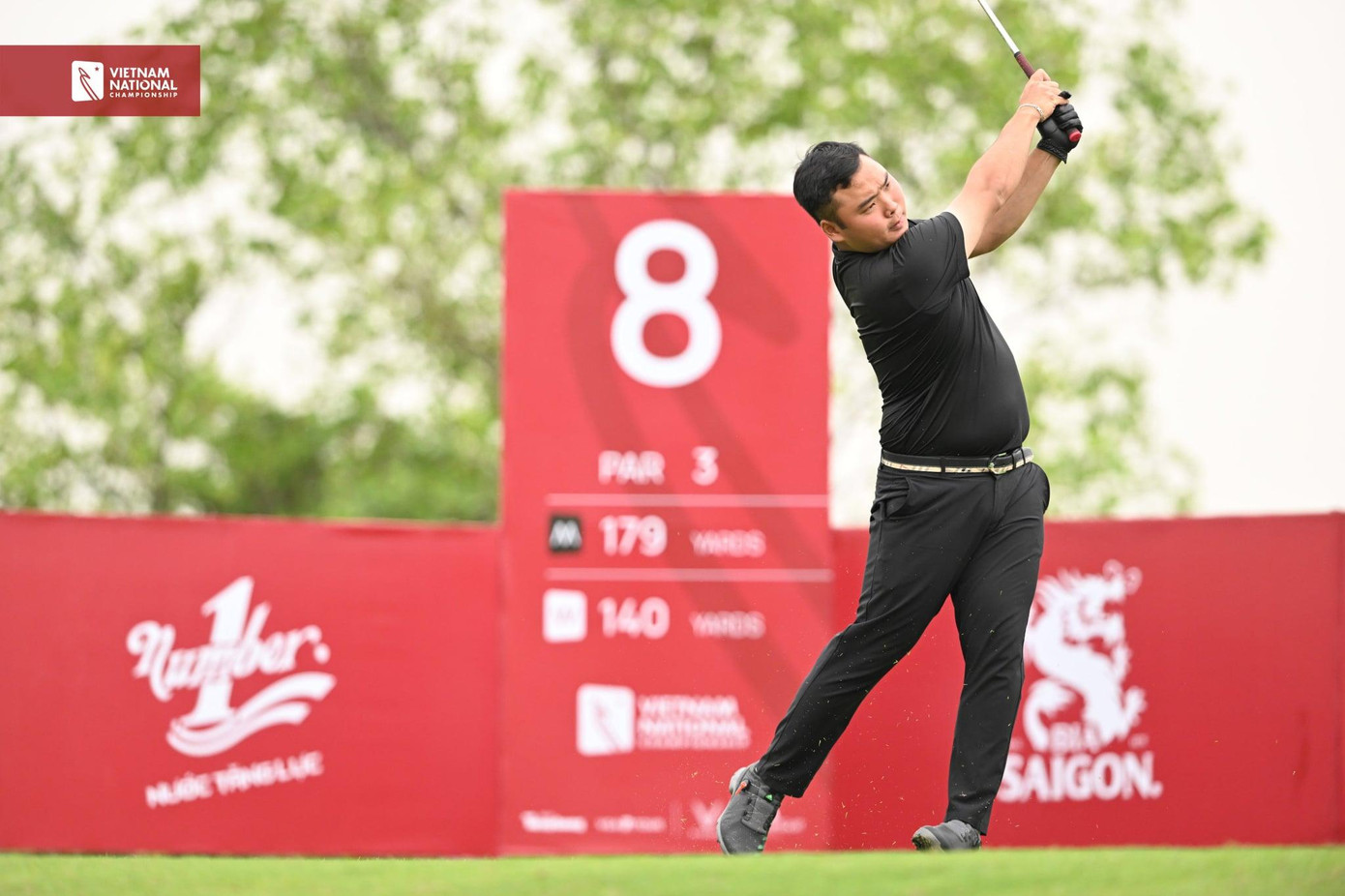 Đáng chú ý, golfer Nguyễn Thế anh có vòng đấu tốt nhất tại giải với điểm -4. Điều này giúp anh leo lên vị trí thứ 6 trên BXH chung cuộc với tổng điểm +6.