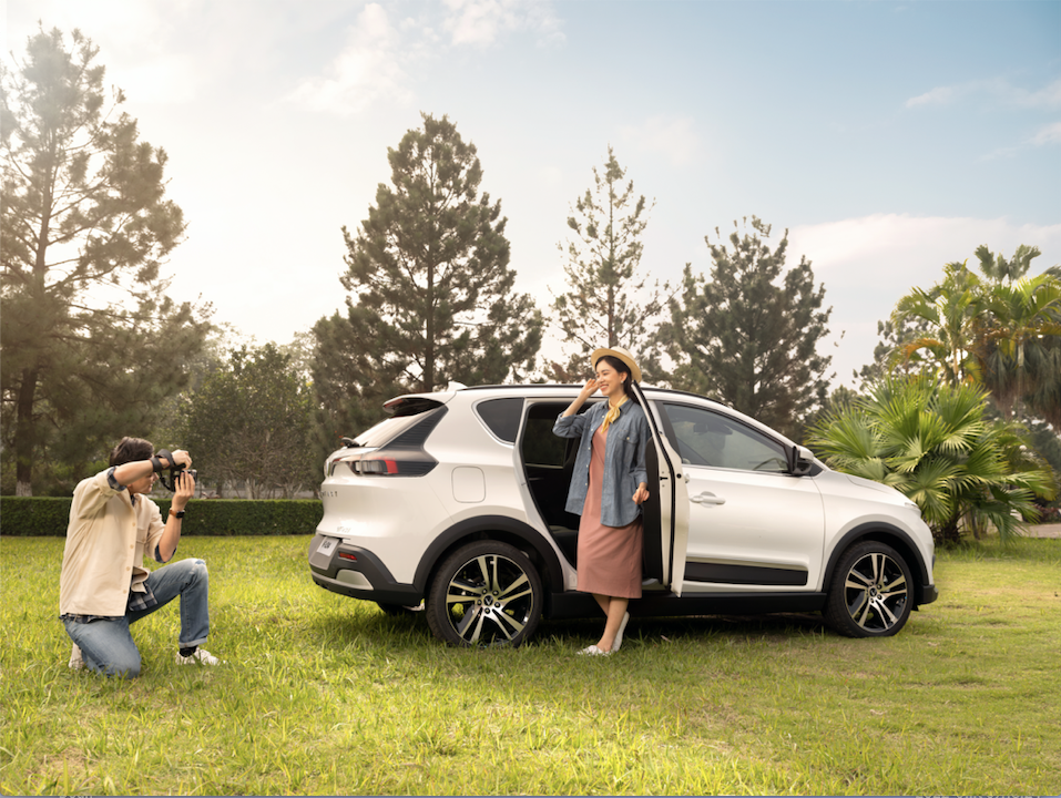 Với tầm nhìn trở thành thương hiệu xe điện thông minh thúc đẩy mạnh mẽ cuộc cách mạng xe điện trên toàn cầu, VinFast đã phát triển hệ sinh thái các phương tiện di chuyển thông minh sử dụng điện bao gồm: ô tô điện, xe máy điện và xe buýt điện, hứa hẹn đem lại trải nghiệm và giá trị khác biệt dành cho khách hàng trên khắp toàn cầu.