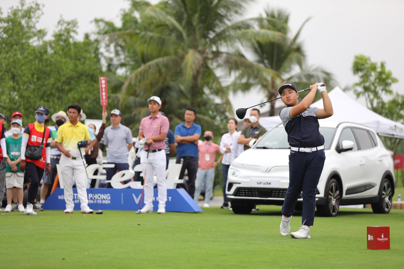 Anh Minh đánh 69 gậy trong ngày thi đấu thứ 3 hôm qua để duy trì vị trí đỉnh bảng với tổng điểm -5.