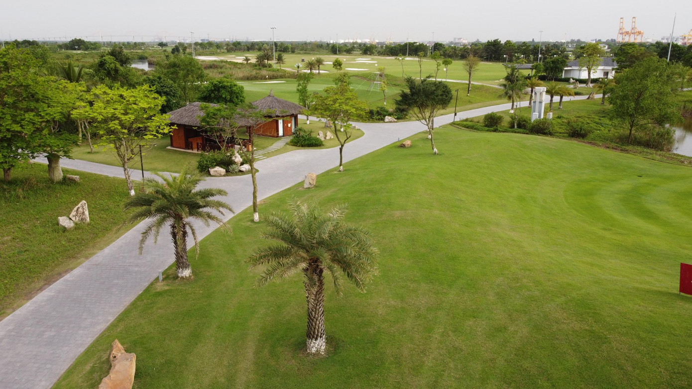 Hơn 140 golfer sẽ chính thức tranh tài tại Vô địch Golf Quốc gia 2022 - Cúp VinFast vào ngày mai, với tổng giá trị tiền thưởng 1,2 tỷ đồng.