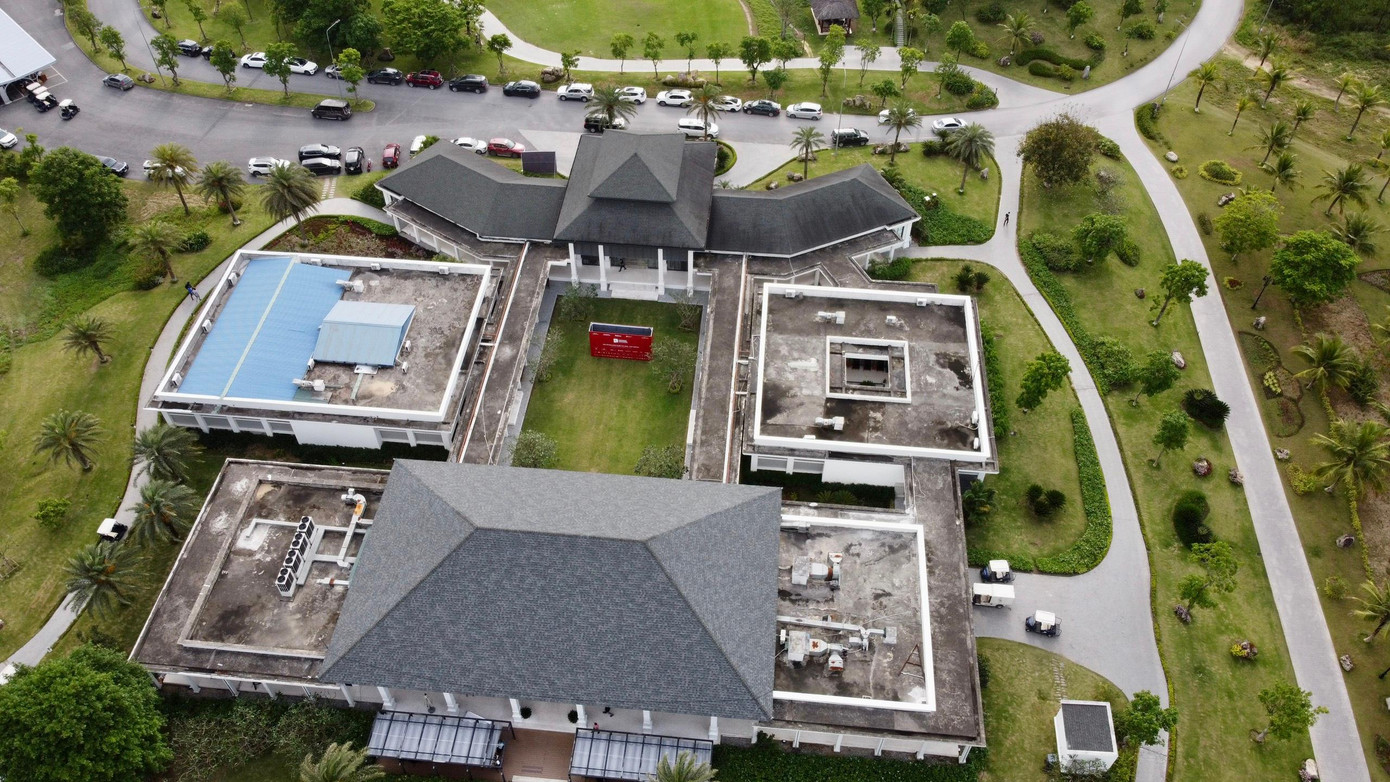 Bên cạnh sân golf chất lượng quốc tế, Vinpearl Golf Hải Phòng còn có khu vực club house sang trọng, hiện đại; sân tập tiêu chuẩn dài 300 yard, rộng 80 yard cùng 2 khu tập putt, bunker.