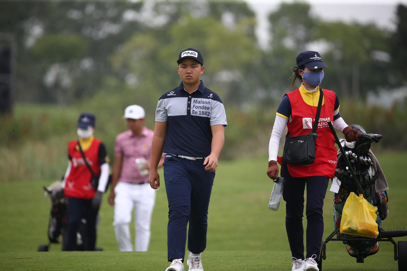 Dù có tới 2 điểm double bogey, nhưng với việc ghi tới 6 birdie, Anh Minh đã hoàn thành ngày thi đấu với điểm Even Par, qua đó đăng quang bảng nam Giải Vô địch Golf Quốc Gia 2022 - Cúp VinFast với tổng điểm -4.